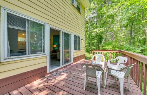 Lake George Casa | Lake George Townhome with Deck 2 Mi to The Outlets!