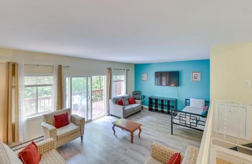 Lake George Casa | Lake George Townhome with Deck 2 Mi to The Outlets!