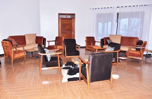 Kasese Cabina | Lake George View Resort