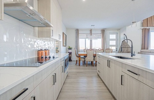 Chestermere Casa | Lake Getaway-4Bed/4Bath Home-Chestermere