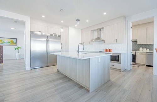 Chestermere Casa | Lake Getaway-4Bed/4Bath Home-Chestermere