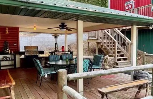 Versailles Cabaña | Lake Getaway - Sleeps 12 - includes boat slip