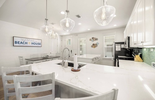 Laurel Grove Casa | LAKE/GOLF COURSE, screened porch~ Golf Cart~ FREE Activities~ Pool, HotTub