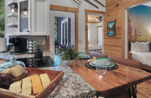 Newland Cabina | Lake, Golf & Hike at Linville Lodge in Linville Land Harbor Resort Community
