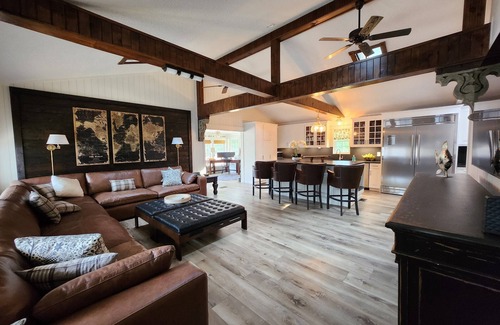 Waterloo Casa | Lake Greenwood Lodge-Main House and Guest House- Boats and Pups Welcome