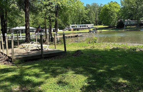 Waterloo Casa | Lake Greenwood Waterfront RV Sleeps 3-4