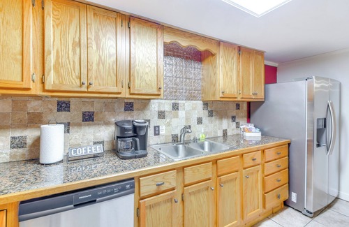 Piney Casa | Lake Hamilton Family Gem: Hot Tub & Boat Slip!