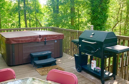 Anderson Cabaña | Lake Hartwell cottage - Hot Tub!