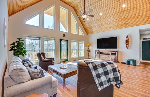 Fair Play Cabaña | Lake Hartwell Cottage w/ Boat Dock: Near Clemson