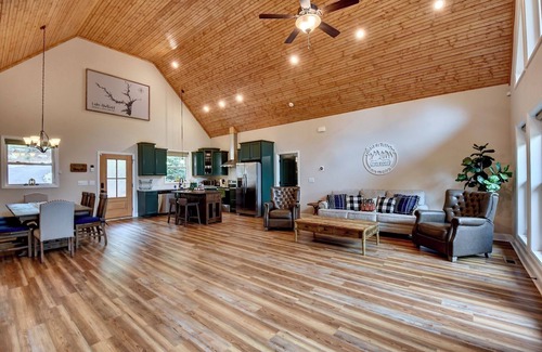 Fair Play Cabaña | Lake Hartwell Cottage w/ Fire Pit: Near Clemson!