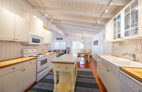 Fair Play Casa | Lake Hartwell Waterfront Cottage with Game-Room Sleeps 9