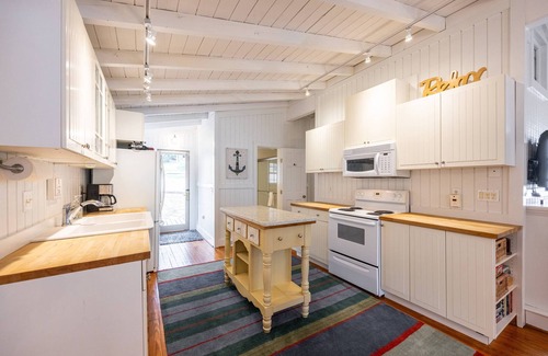 Fair Play Casa | Lake Hartwell Waterfront Cottage with Game-Room Sleeps 9