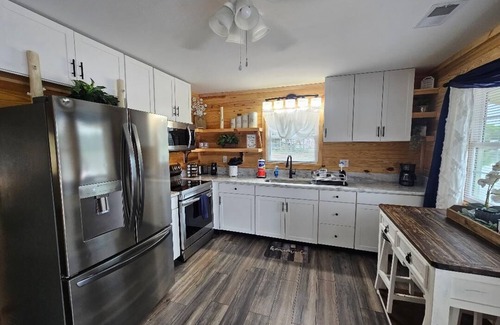 Tunnel Hill Cabina | Lake Haven Cottage-Lake front