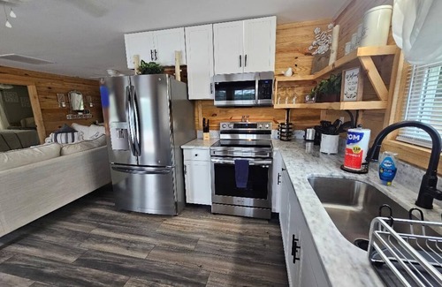 Tunnel Hill Cabina | Lake Haven Cottage-Lake front