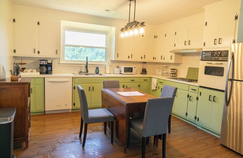 Hickory Casa | Lake Hickory cozy home