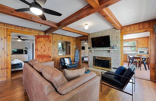 Hickory Casa | Lake Hickory Trio w/Boat Slip
