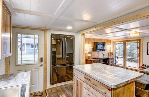 Holcombe Casa | Lake Holcombe Waterfront Escape