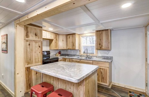 Holcombe Casa | Lake Holcombe Waterfront Escape