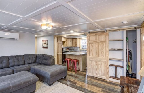 Holcombe Casa | Lake Holcombe Waterfront Escape