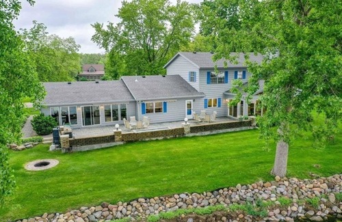 Lake Ripley Casa | Lake Home - 3,500 sq ft - 20 min from Madison!
