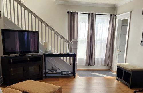 Anchorville Casa | Lake house, 5 bedrooms, 2 baths. and dog friendly