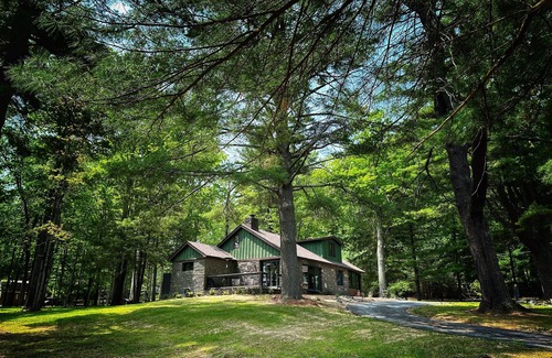 Tafton Cabina | Lake House Cabin with Dock Slip