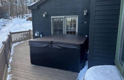 Gardiner Casa | Lake House/Camp Quiet on Lake Pleasant- Hot Tub, Fire Pit, Direct Water Access