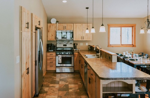 Hayward Cabina | Available Labor Day-2 cabins, 2 kitchens, Hot Tub