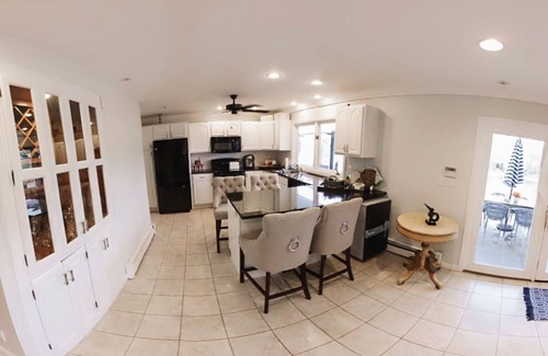 Trumbull Casa | Lake house cozy to relax with a family. 6 bedroom very spacious house.