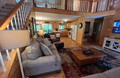 Byrdstown Cabina | Lake House Getaway at Dale Hollow Lake
