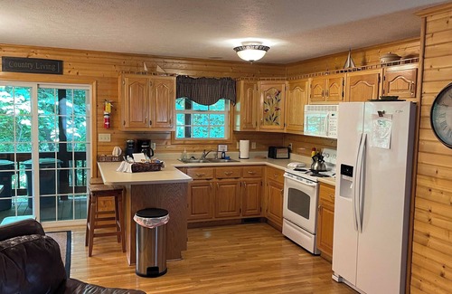 Byrdstown Cabina | Lake House Getaway at Dale Hollow Lake