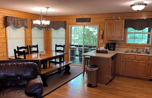 Byrdstown Cabina | Lake House Getaway at Dale Hollow Lake