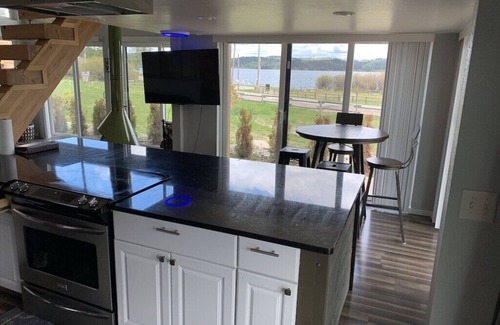 Georgetown Casa | Lake house getaway on Georgetown Lake.