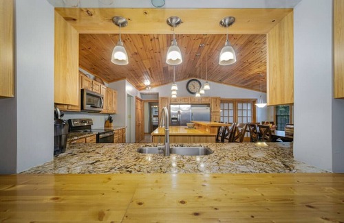 Troutman Casa | Lake House Getaway...Where memories are made and worries are left behind!