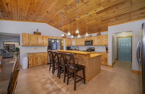 Troutman Casa | Lake House Getaway...Where memories are made and worries are left behind!