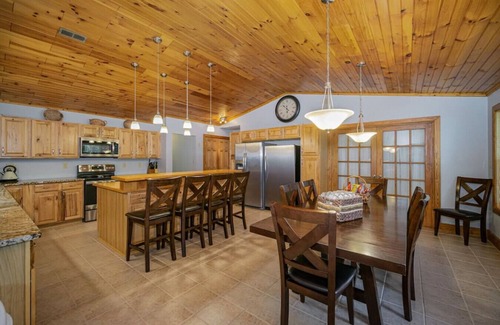 Troutman Casa | Lake House Getaway...Where memories are made and worries are left behind!