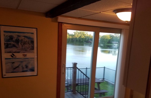 West Bend Casa | Lake House honeymoon