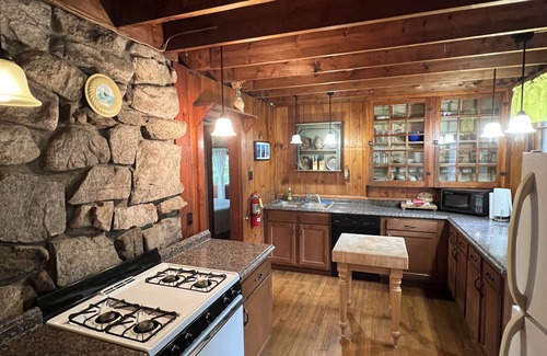 Bolton Landing Casa | Lake House in Bolton Landing on Lake George: Boat Rentals, Paddle Boards, Pool