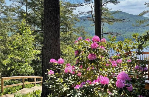 Bolton Landing Casa | Lake House in Bolton Landing on Lake George: Boat Rentals, Paddle Boards, Pool