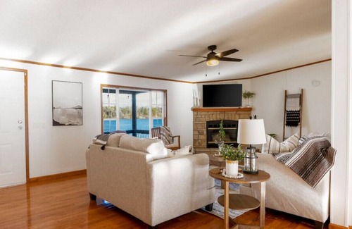 Decatur Casa | Lake House · Lakeside Escape Top Bass Fishing