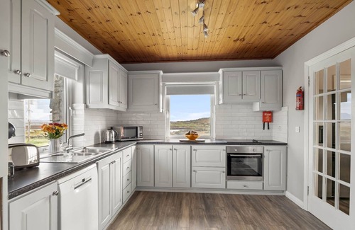 Ballyconneely Chalet De Esquí | Lake House Mannin, holiday maker’s paradise