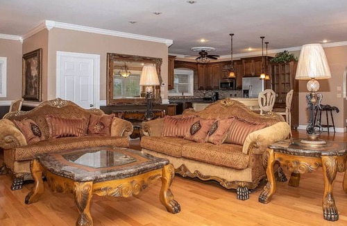 Sevierville Casa | "LAKE HOUSE" On 7 Acres Of Douglas Lake With A Private Boat Ramp & Private Dock!