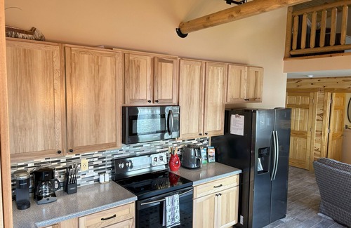 Florence Casa | Lake House on Lake Ellwood - 10 minutes from town and 10 steps to the water!