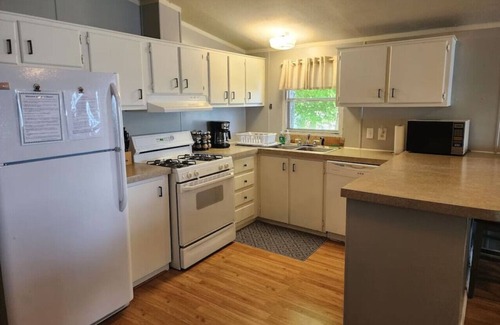 Au Train Casa | Amplio 4 dormitorios y 2 baños completos Lake House on Lake Superior para hasta 8 personas