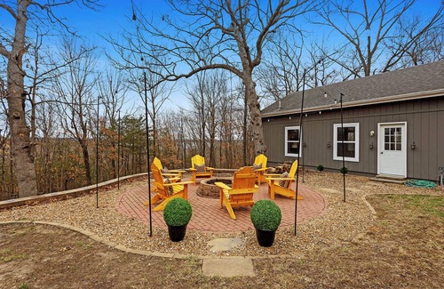 Warsaw Casa | Lake House on Truman Lake|Sleeps10|Fire Pit Arcade