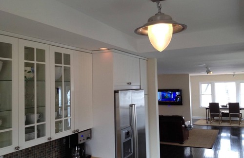 Round Lake Casa | Lake House Retreat with Hot Tub,Kyak,SUP near Great Lakes Naval & Great America