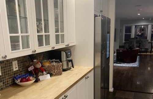 Round Lake Casa | Lake House Retreat with Hot Tub,Kyak,SUP near Great Lakes Naval & Great America