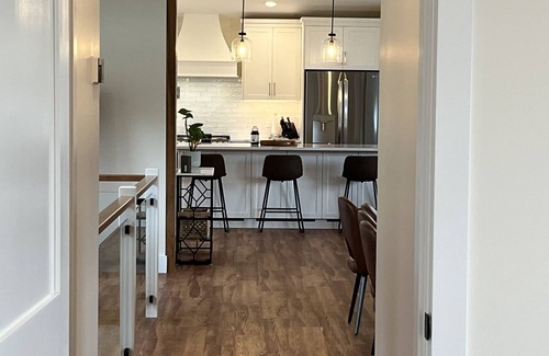 Youbou Casa | Lake House Retreat - includes boat slip!