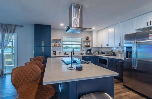 Orlando Casa | Lake House Retreat Near Downtown, Disney, Universal Studios and Airport