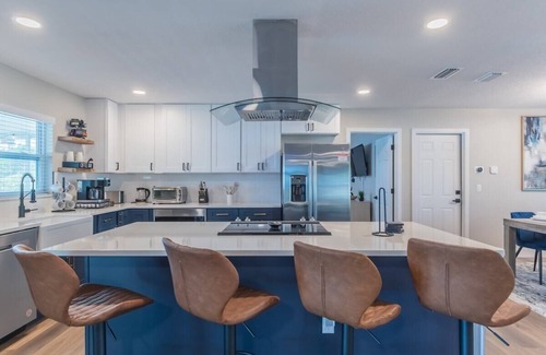 Orlando Casa | Lake House Retreat Near Downtown, Disney, Universal Studios and Airport